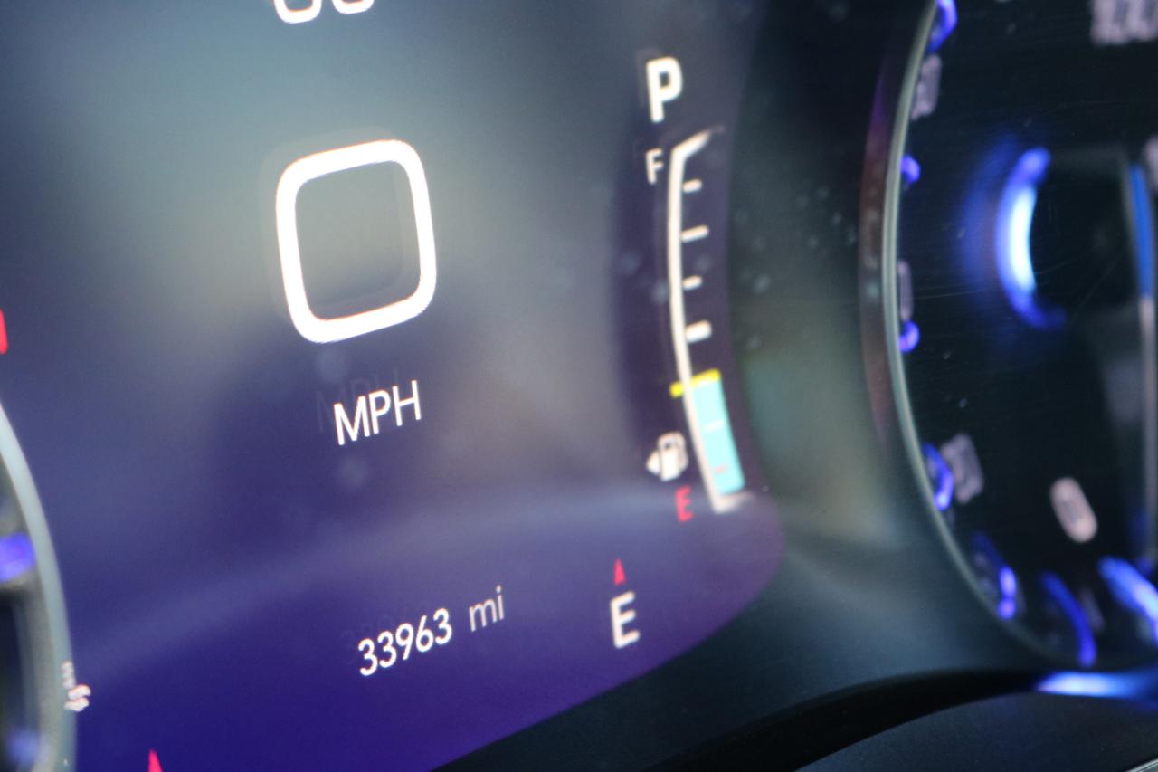 Chrysler Pacifica photo 37