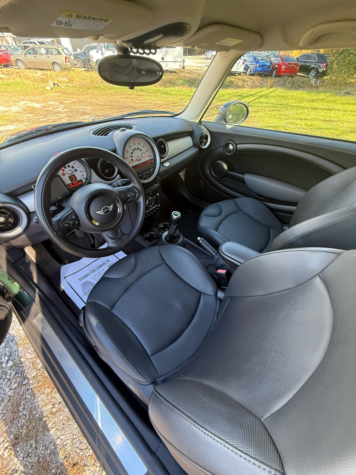 MINI Cooper Clubman 2dr Cpe 2011 MINI Cooper Clubman 2dr Cpe 2011