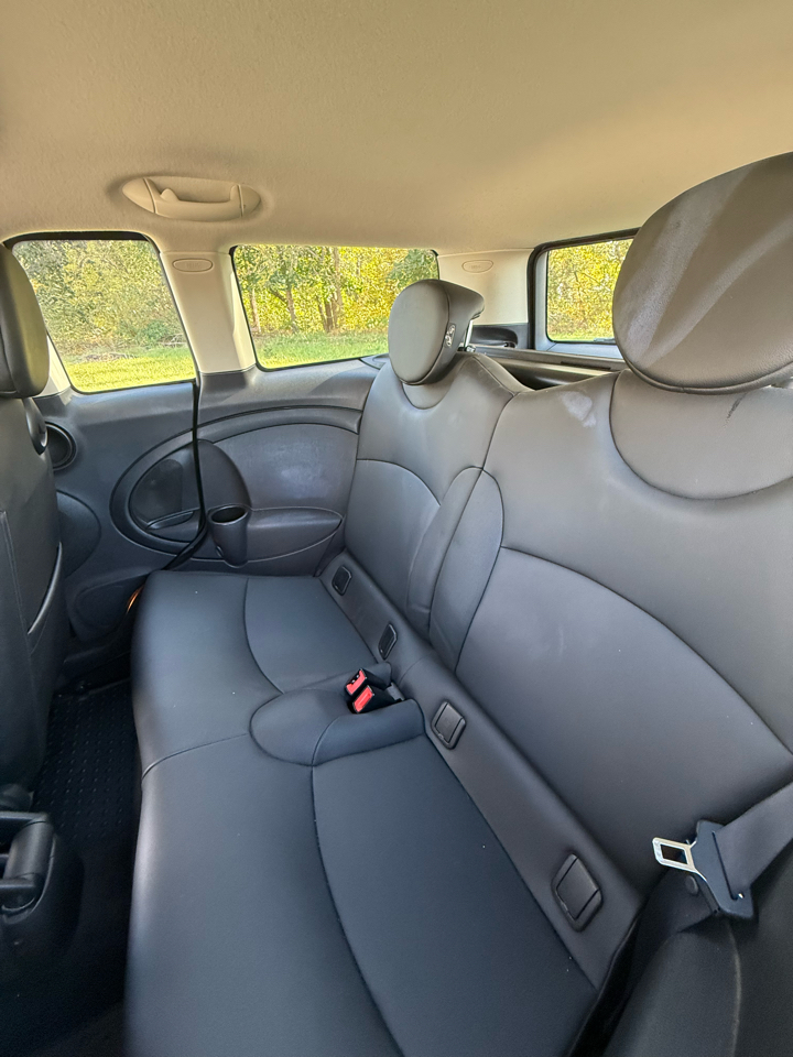 MINI Cooper Clubman 2dr Cpe 2011 MINI Cooper Clubman 2dr Cpe 2011