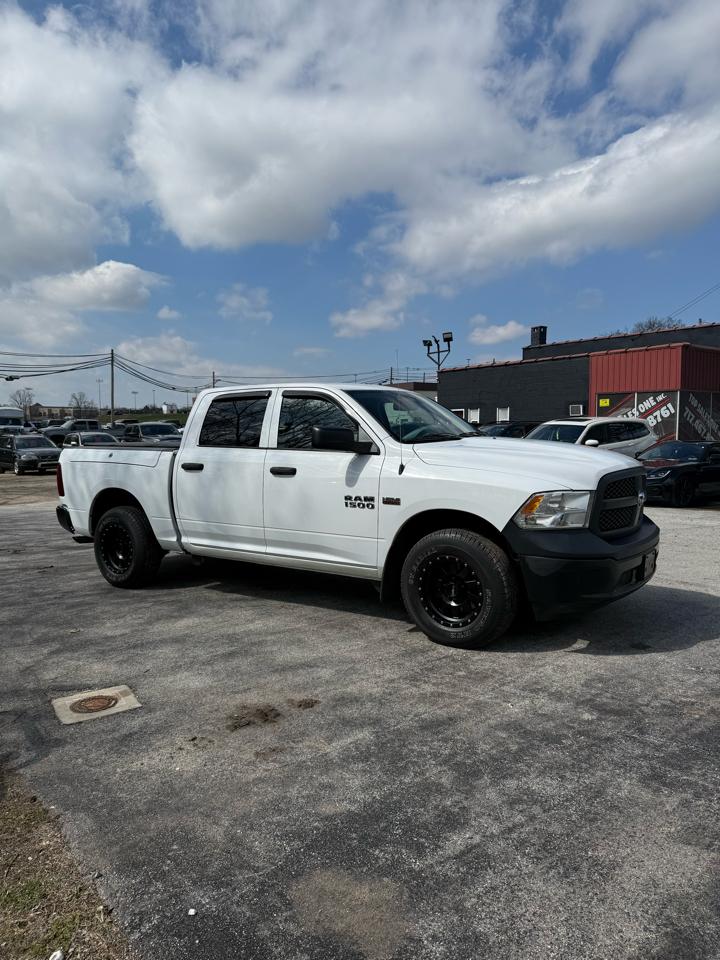 RAM 1500 4WD Crew Cab 140.5" SSV 2015