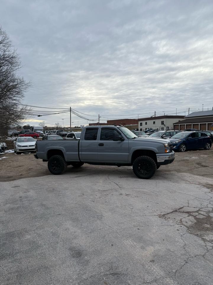 Chevrolet Silverado 2500HD Ext Cab 143.5" WB 4WD LT1 2006