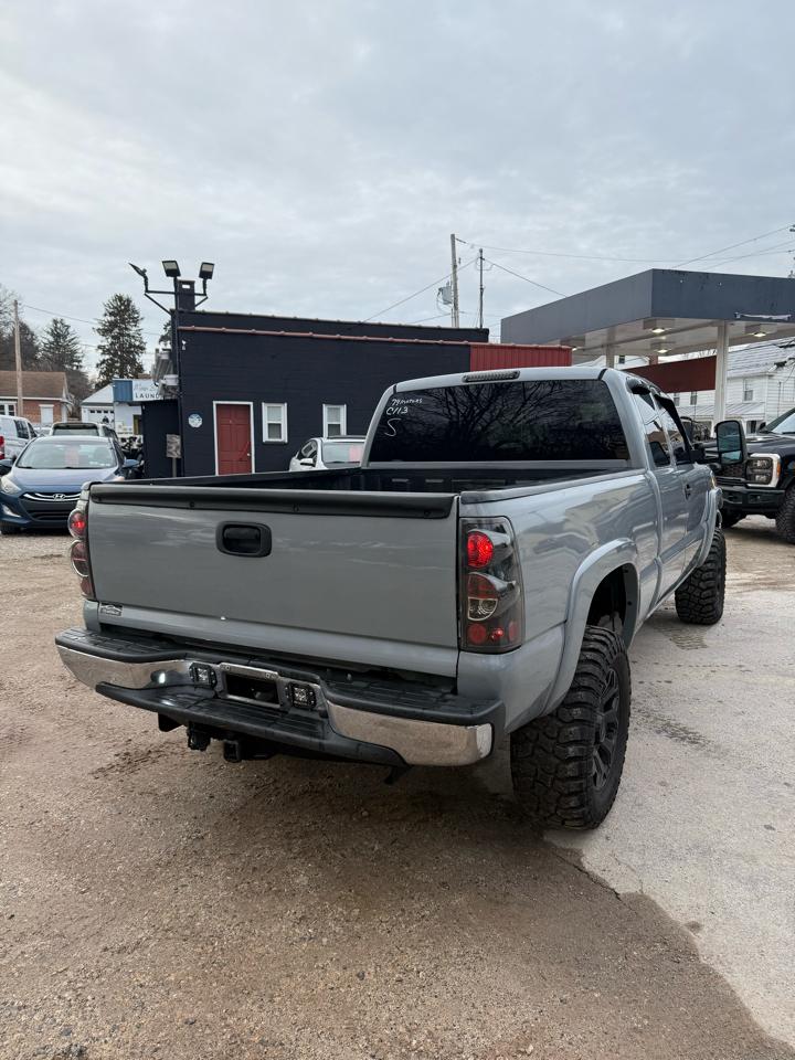 Chevrolet Silverado 2500HD Ext Cab 143.5" WB 4WD LT1 2006