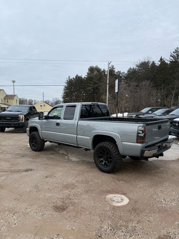 Chevrolet Silverado 2500HD Ext Cab 143.5" WB 4WD LT1 2006