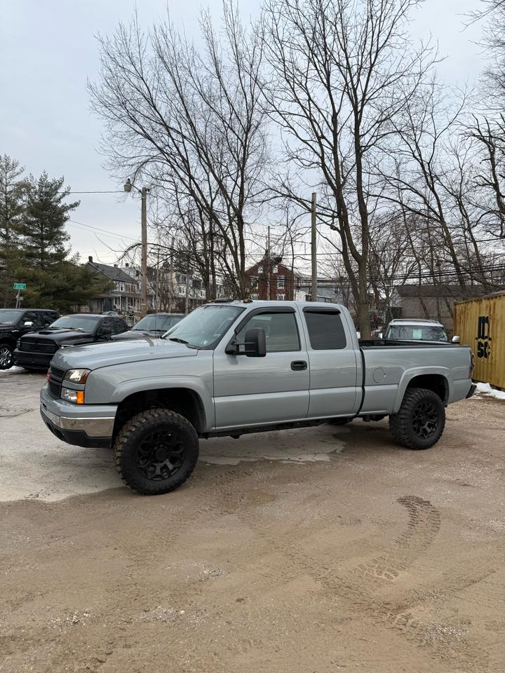 Chevrolet Silverado 2500HD Ext Cab 143.5" WB 4WD LT1 2006