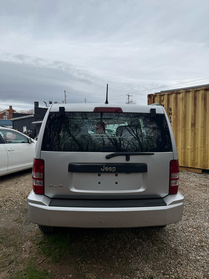 Jeep Liberty 4WD 4dr Sport 2012