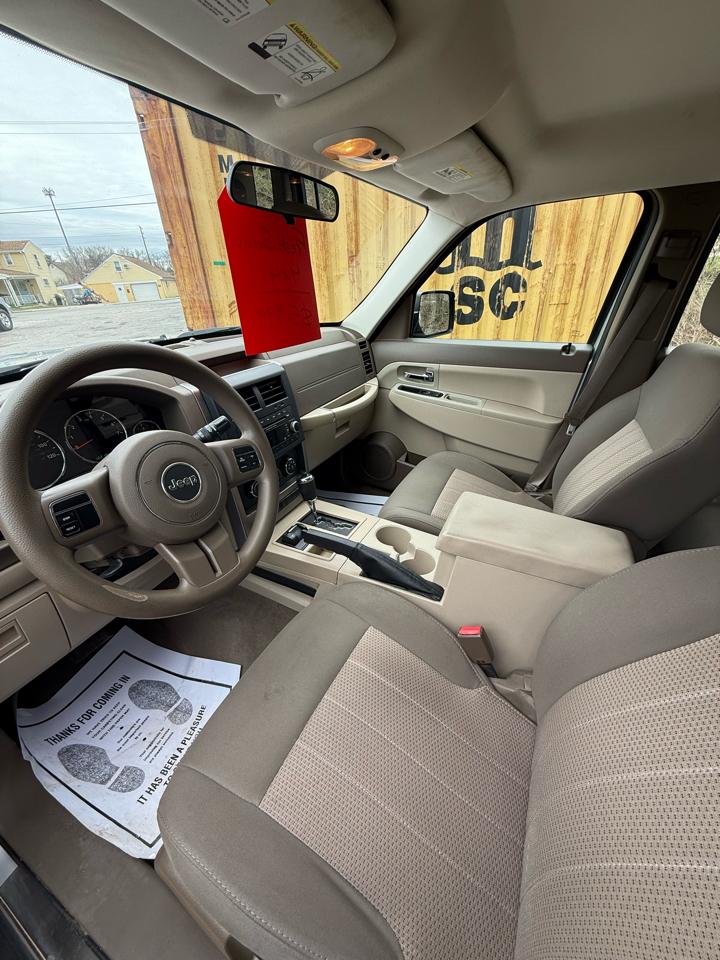 Jeep Liberty 4WD 4dr Sport 2012