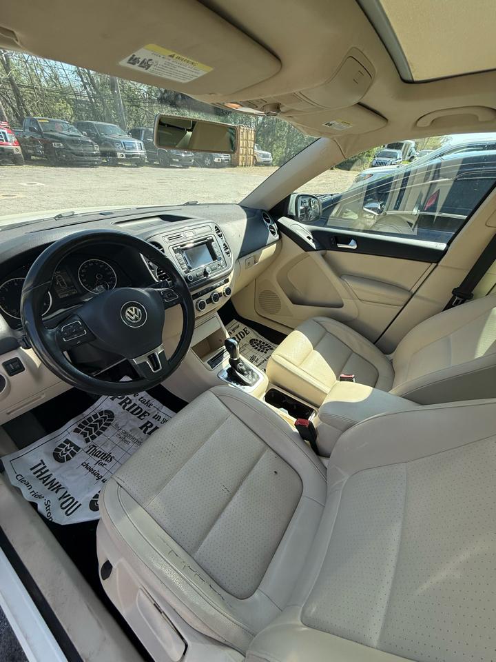 Volkswagen Tiguan 4WD 4dr Auto SE w/Sunroof & Nav 2013