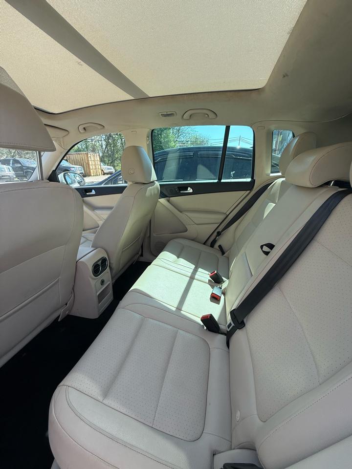 Volkswagen Tiguan 4WD 4dr Auto SE w/Sunroof & Nav 2013