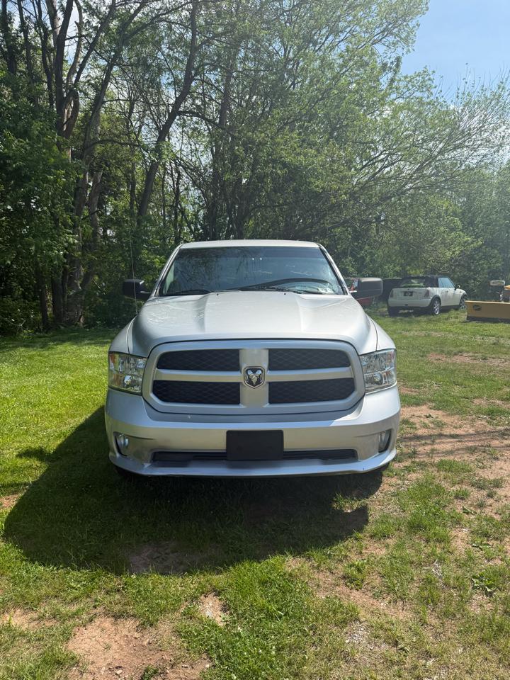 RAM 1500 2WD Quad Cab 140.5" Express 2014