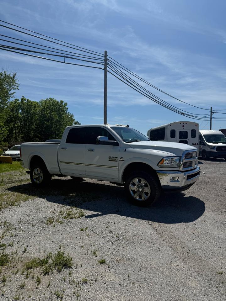 RAM 2500 Laramie 4x4 Crew Cab 6'4" Box 2017