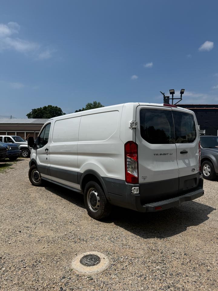 Ford Transit 150 Van Low Roof 60/40 Pass. 130-in. WB 2015