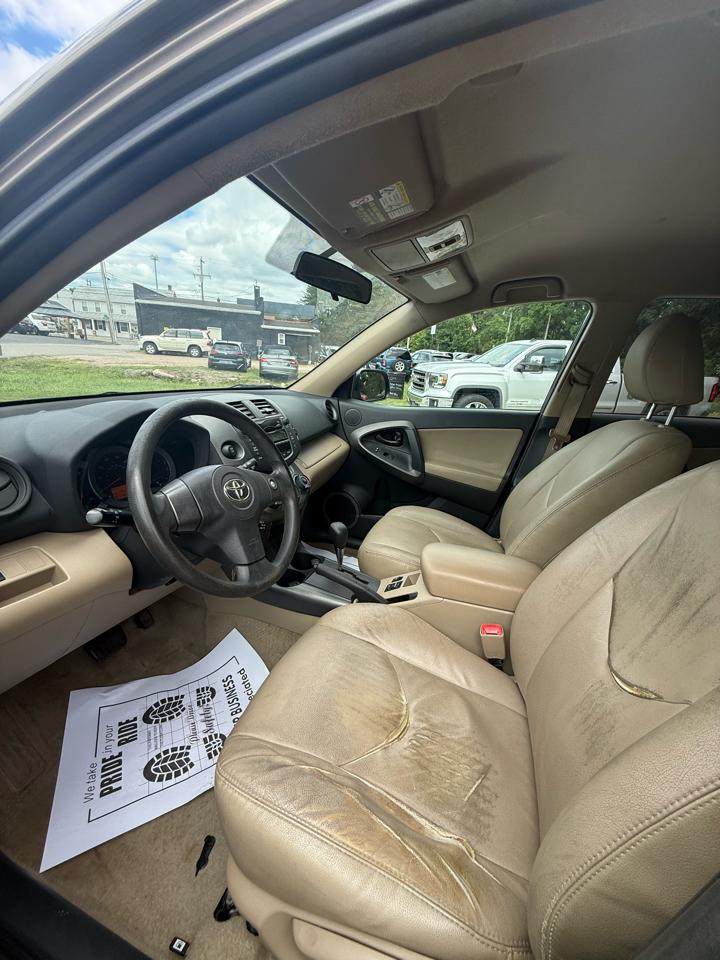 Toyota RAV4 Base I4 4WD 2011