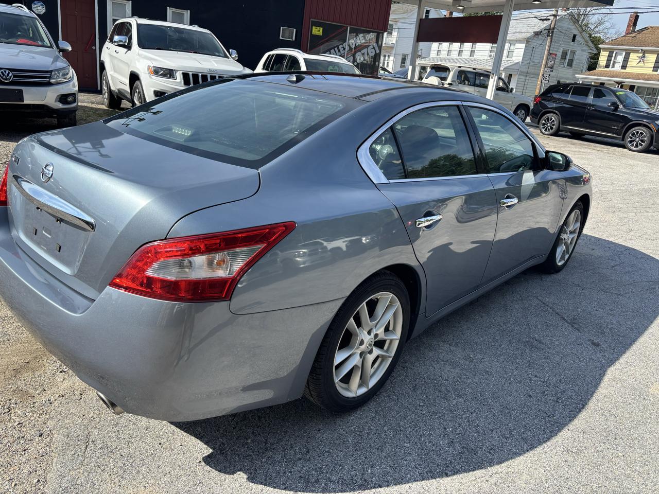 Nissan Maxima SV 2011