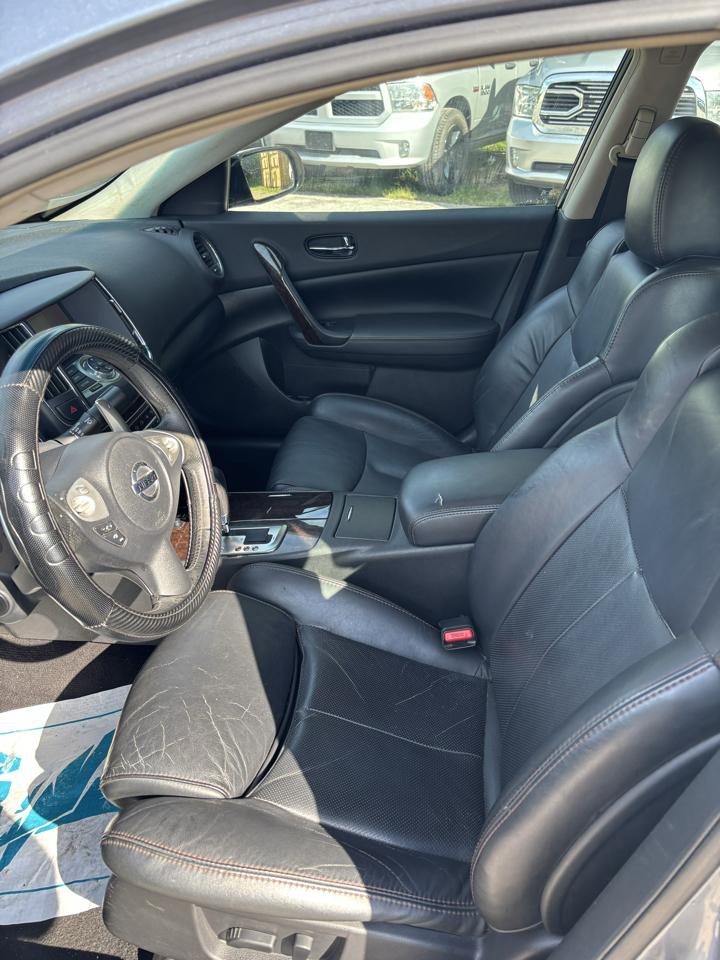 Nissan Maxima SV 2011