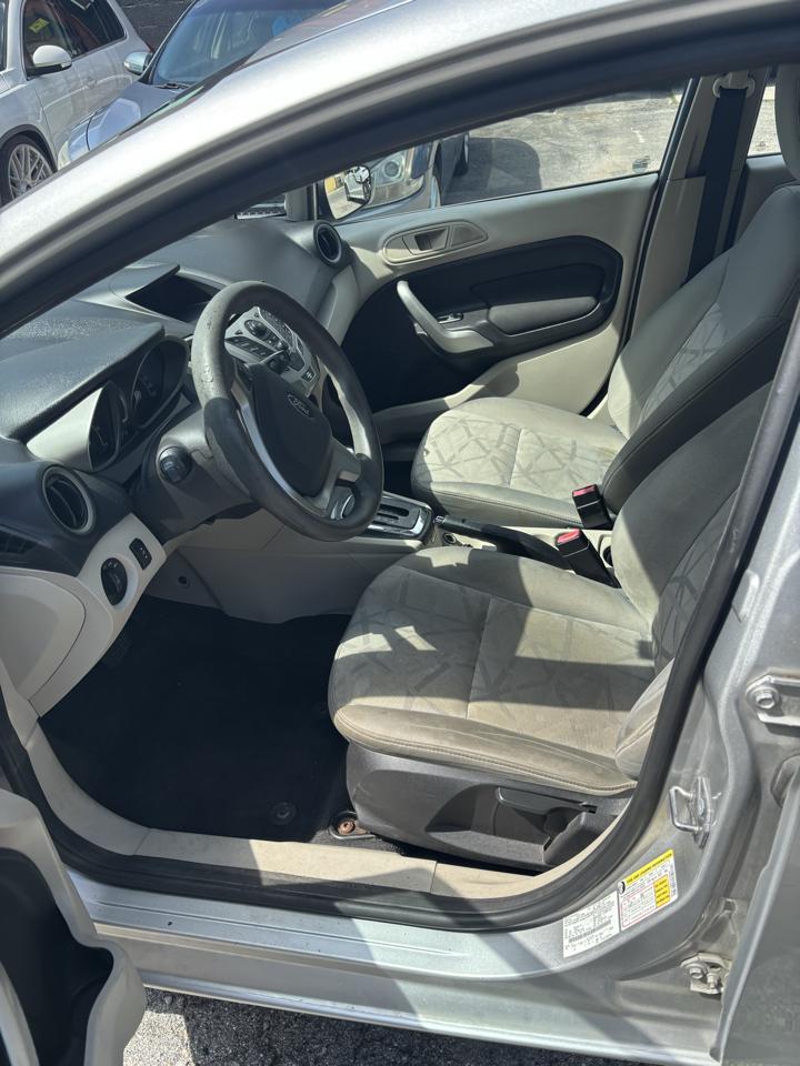 Ford Fiesta SE Hatchback 2011