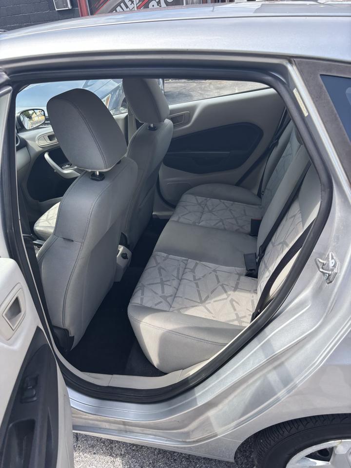 Ford Fiesta SE Hatchback 2011