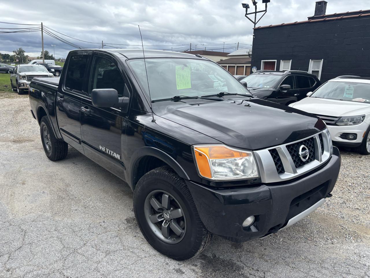 Nissan Titan S Crew Cab 4WD 2013