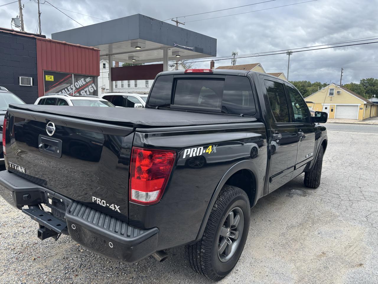 Nissan Titan S Crew Cab 4WD 2013