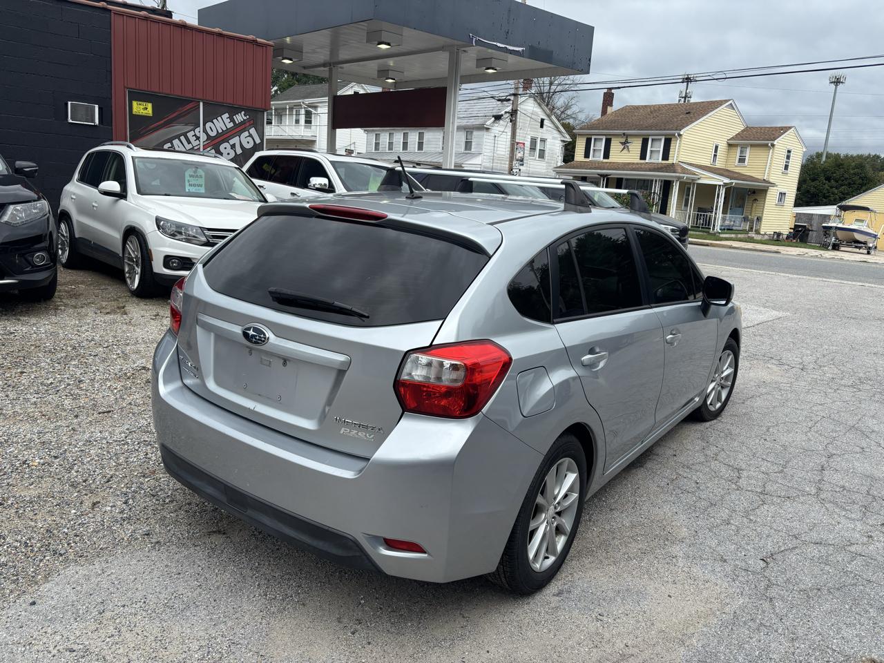 Subaru Impreza Premium 5-Door 2012