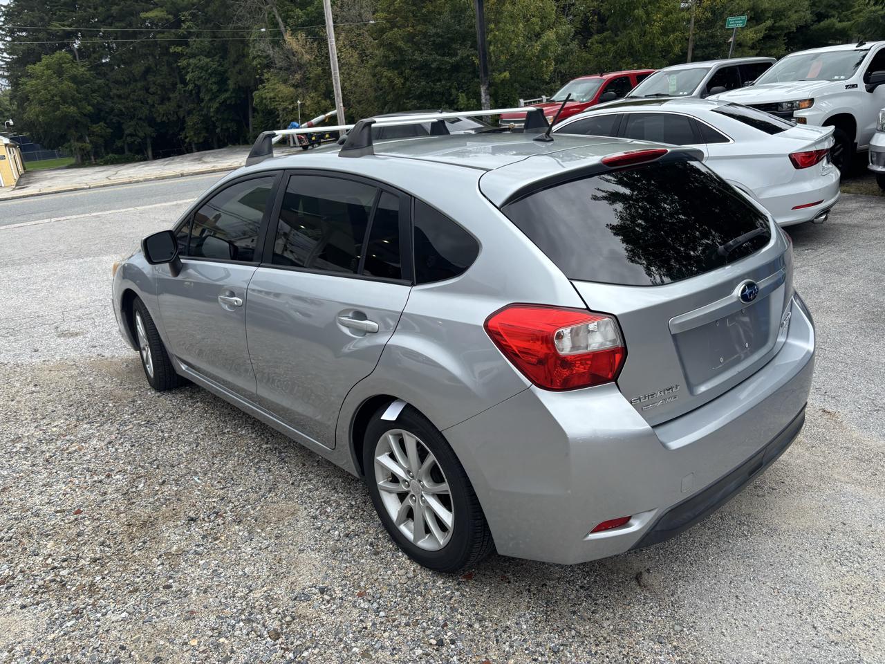 Subaru Impreza Premium 5-Door 2012