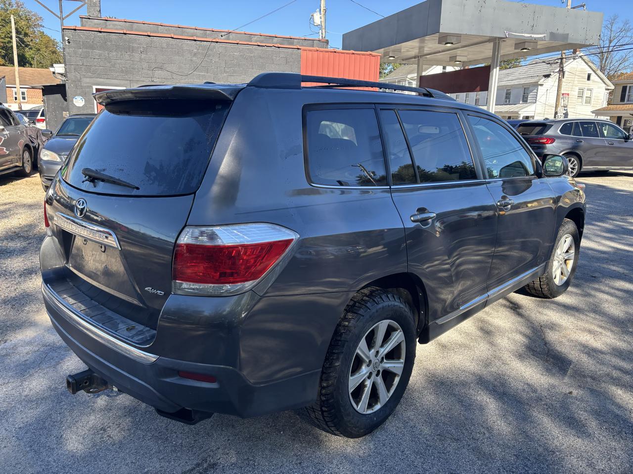 Toyota Highlander Base 4WD 2012