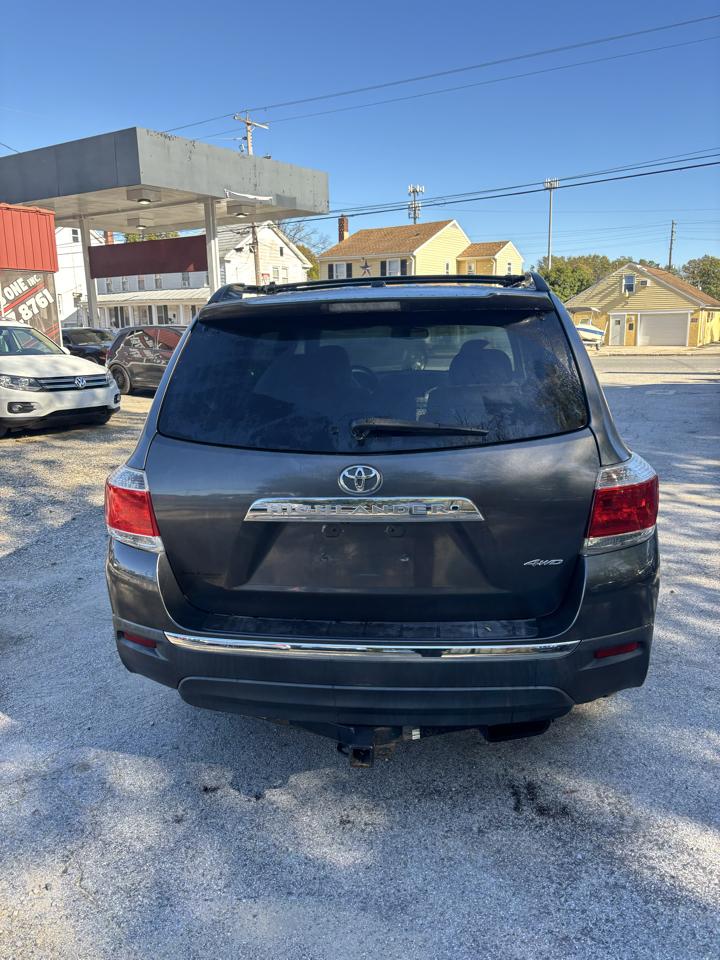Toyota Highlander Base 4WD 2012