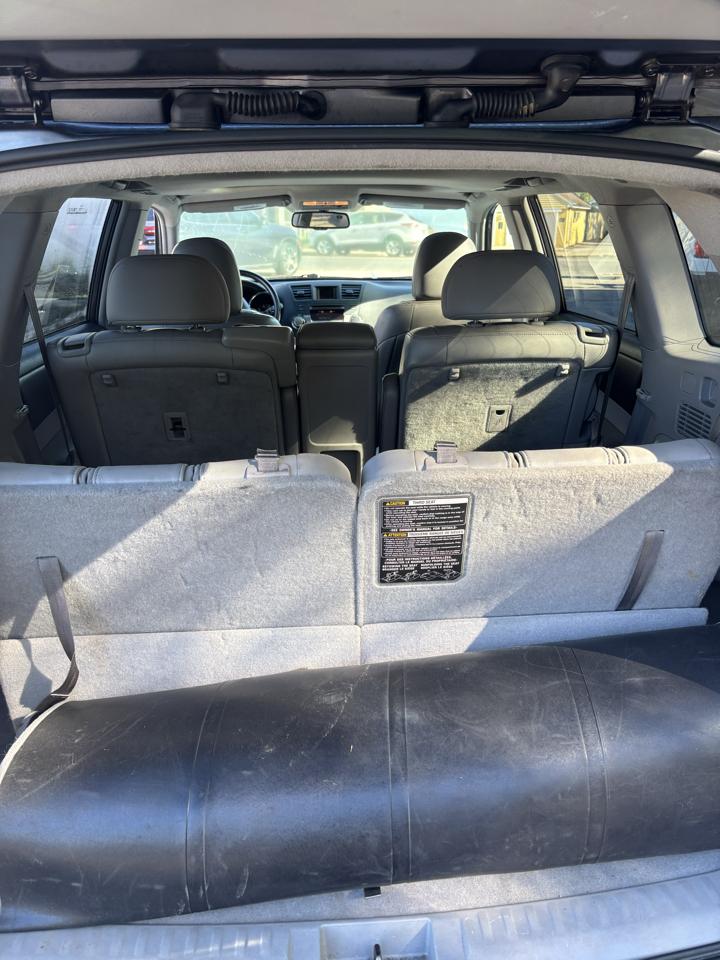 Toyota Highlander Base 4WD 2012