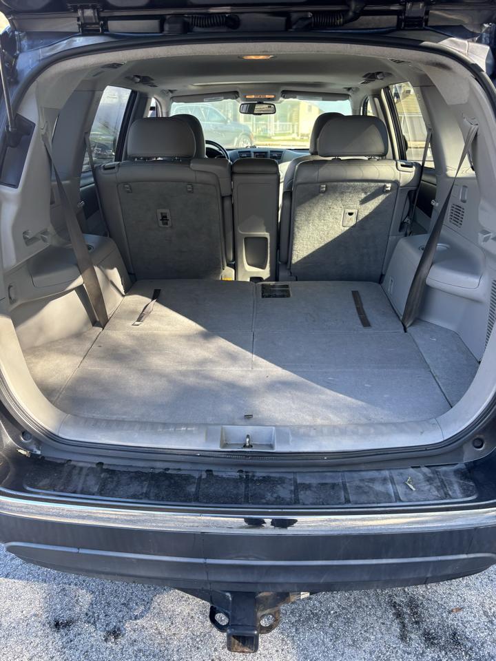 Toyota Highlander Base 4WD 2012
