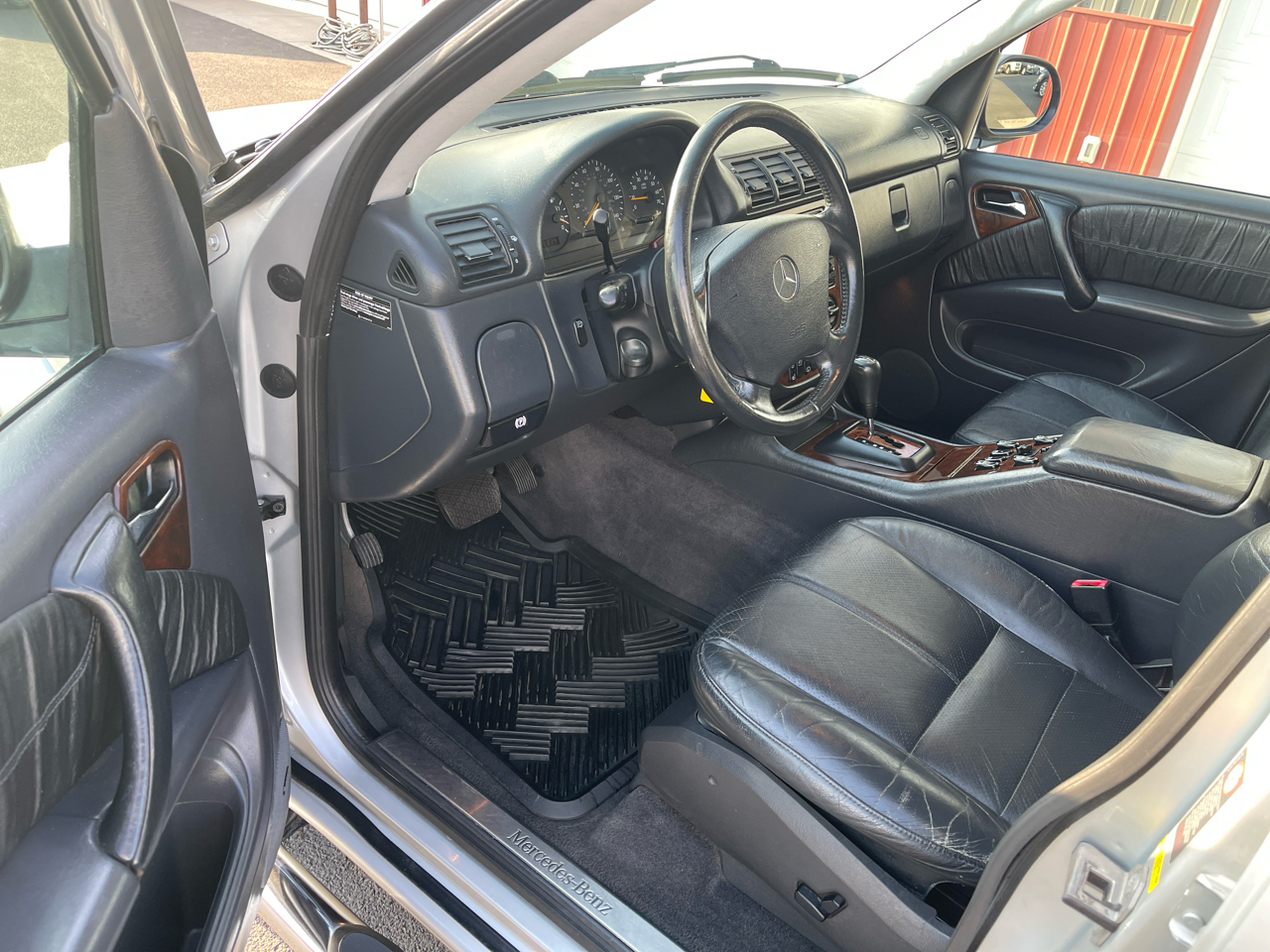 Mercedes-Benz M-Class ML320 2001 Mercedes-Benz M-Class ML320 2001