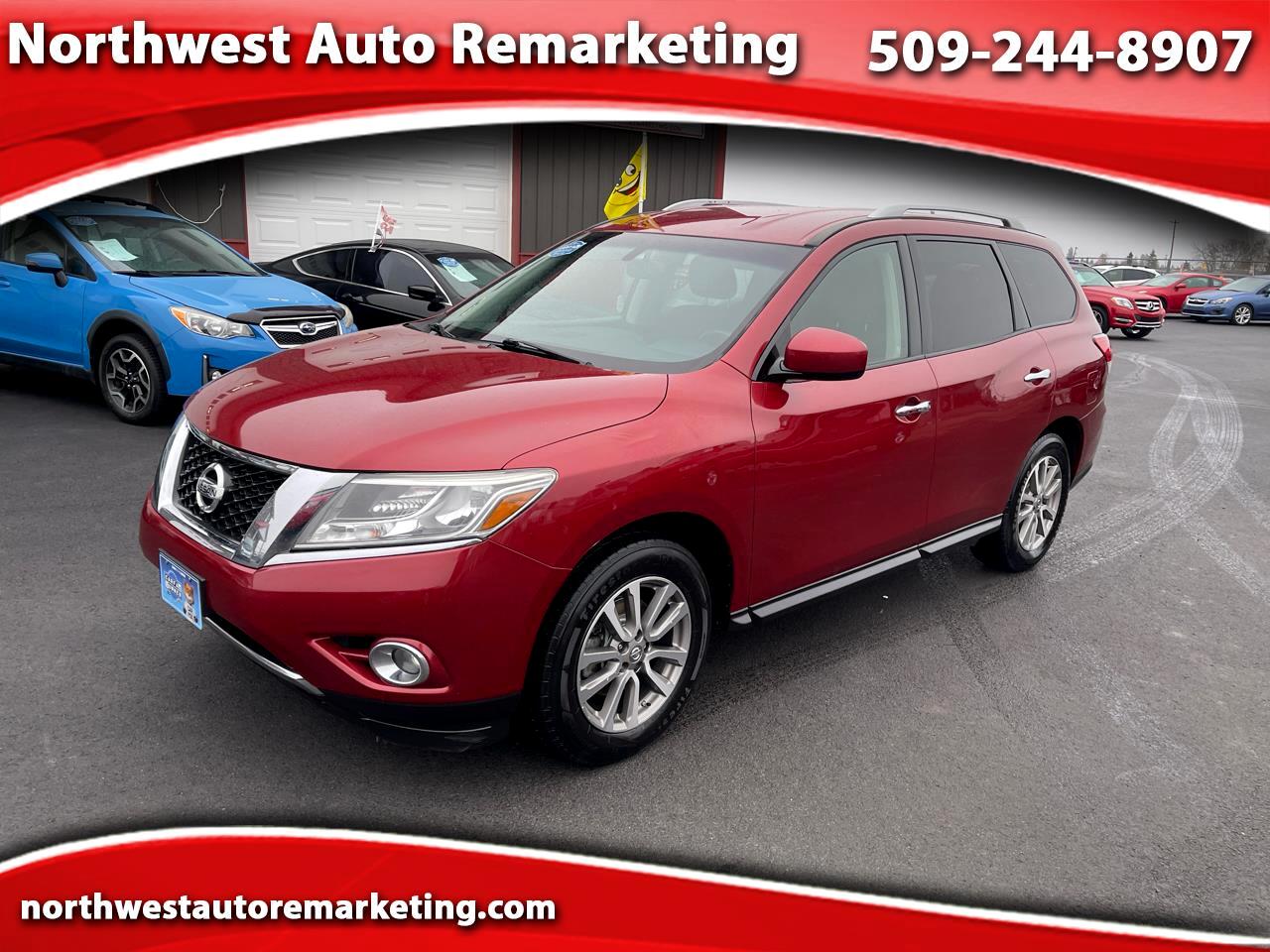 2015 Nissan Pathfinder SV's photo