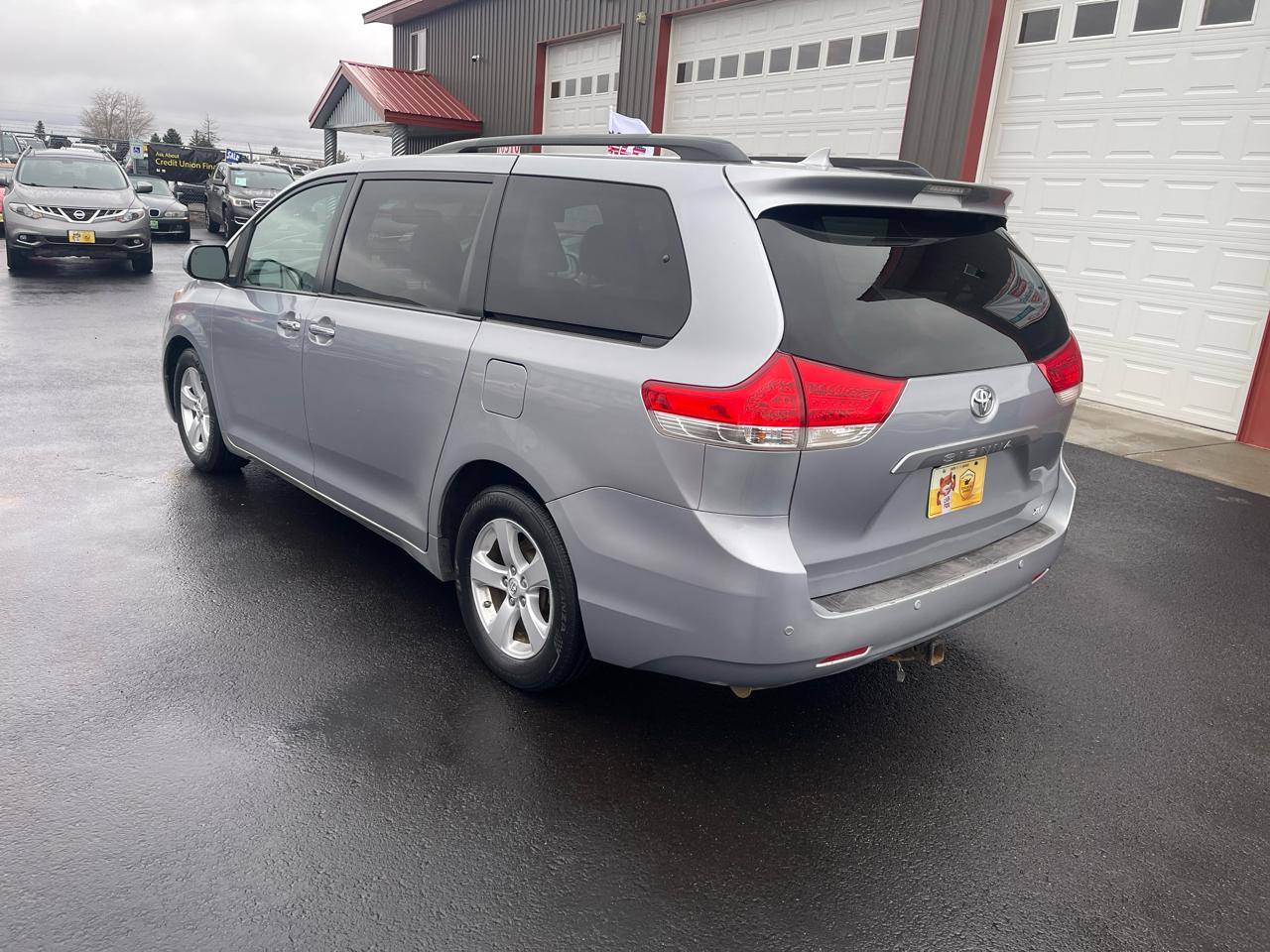Toyota Sienna Limited AWD 7-Pass V6 2011