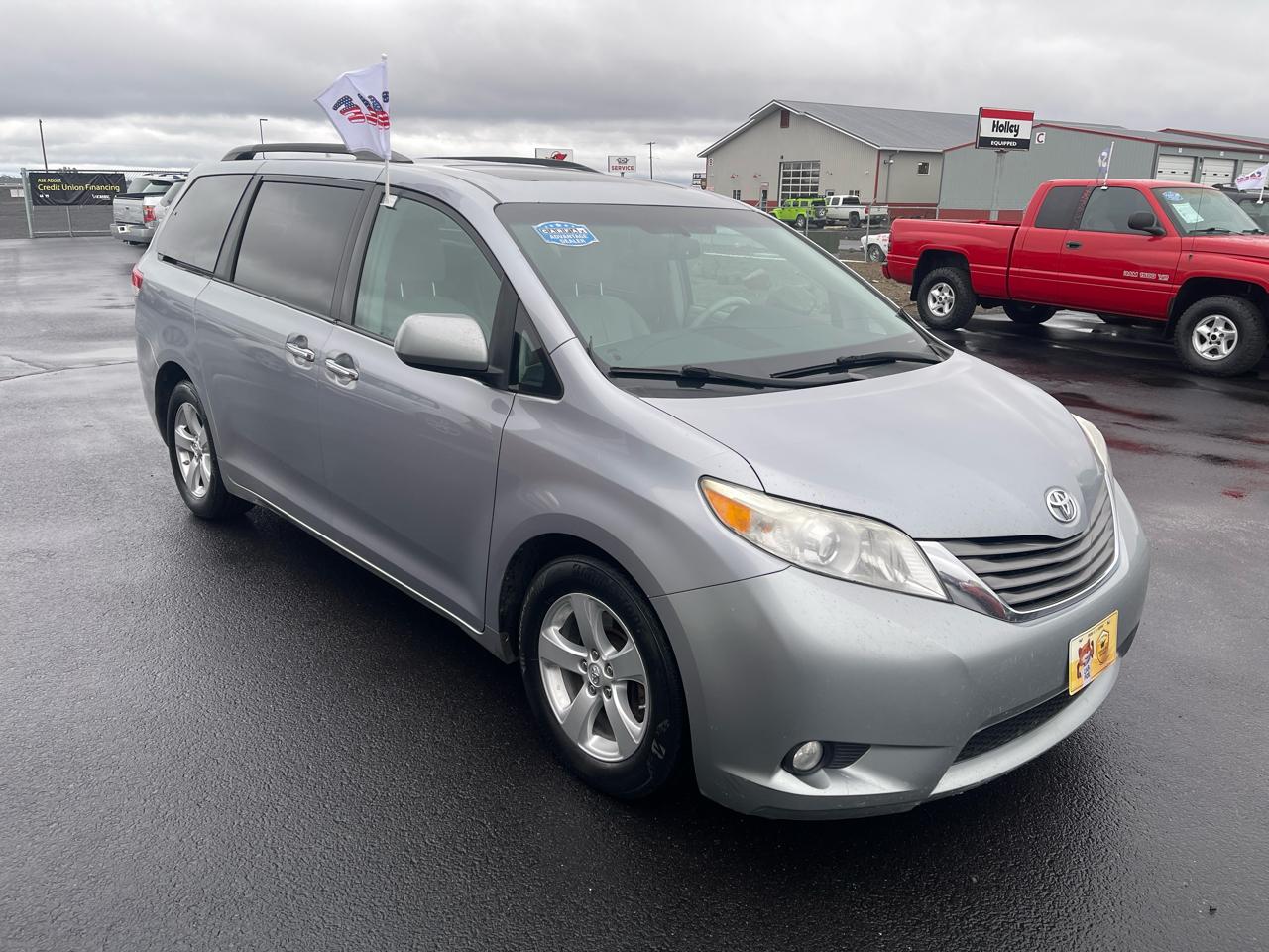 Toyota Sienna Limited AWD 7-Pass V6 2011