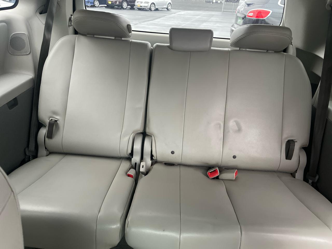 Toyota Sienna Limited AWD 7-Pass V6 2011