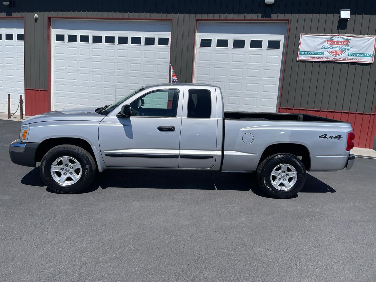 Dodge Dakota SLT Club Cab 4WD 2005