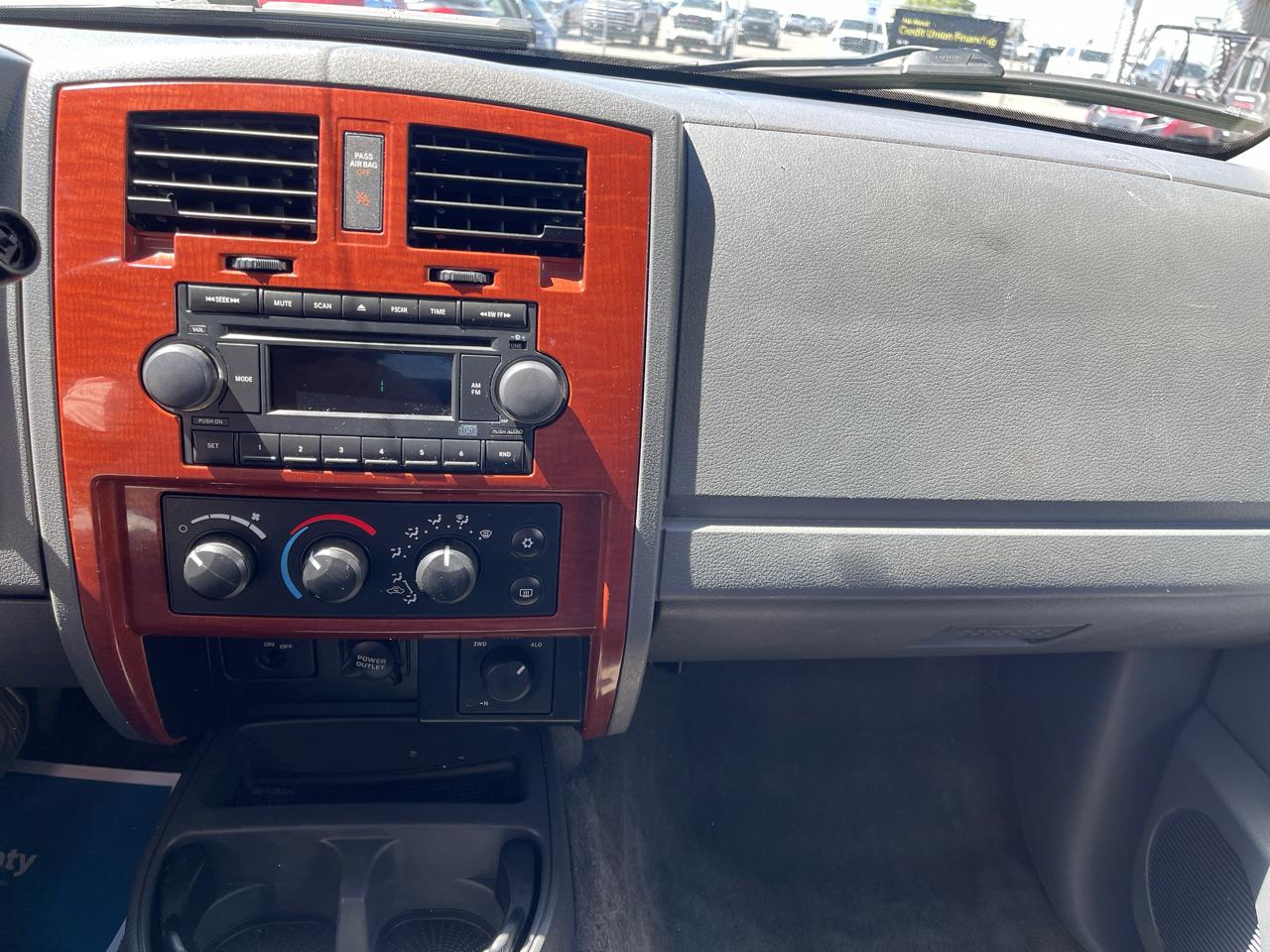 Dodge Dakota SLT Club Cab 4WD 2005