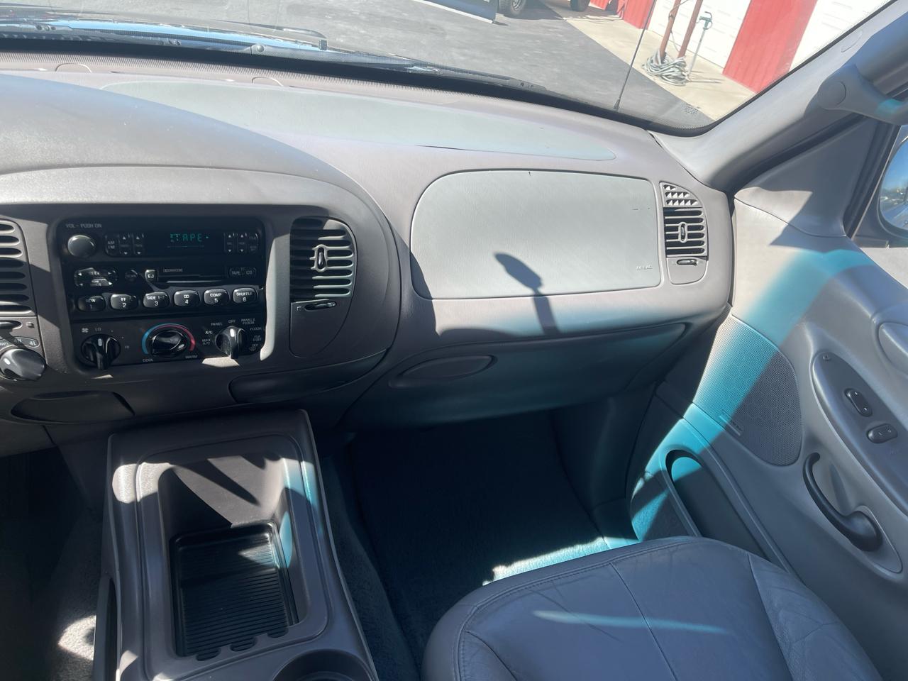 Ford Expedition 4dr XLT 4WD 1998