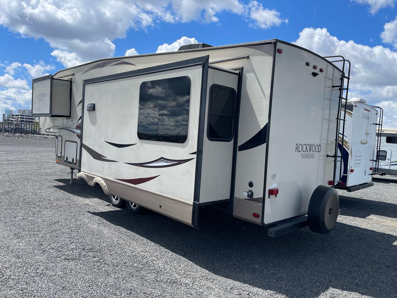Forest River Rockwood Signature Lite  2017