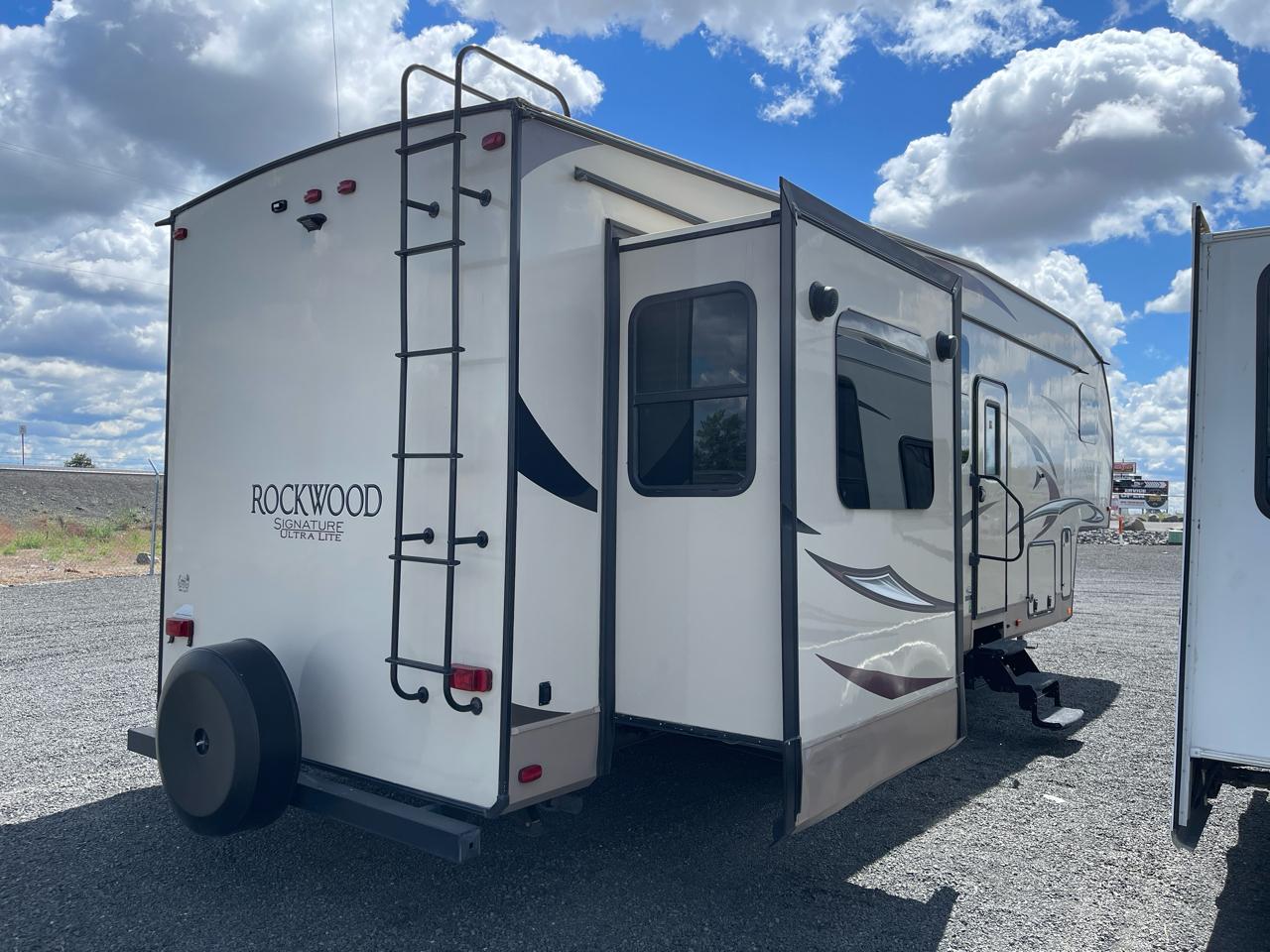 Forest River Rockwood Signature Lite  2017