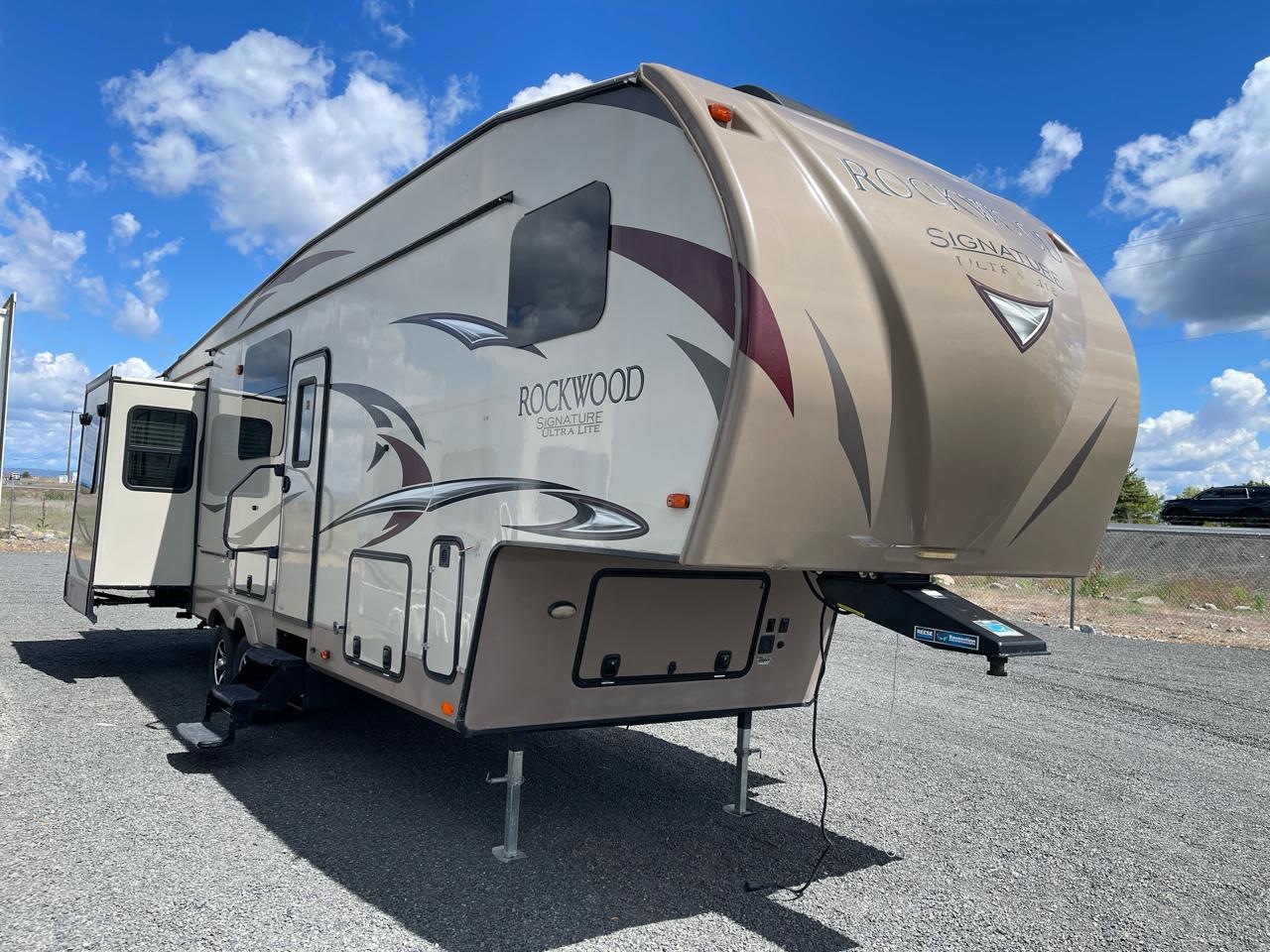 Forest River Rockwood Signature Lite  2017