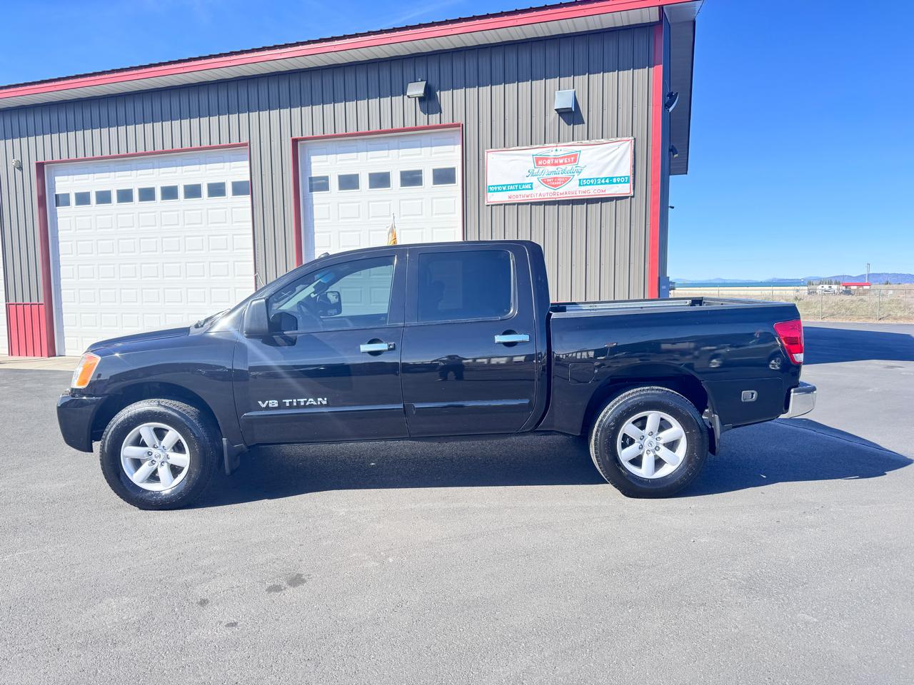 Nissan Titan SV Crew Cab 4WD 2012