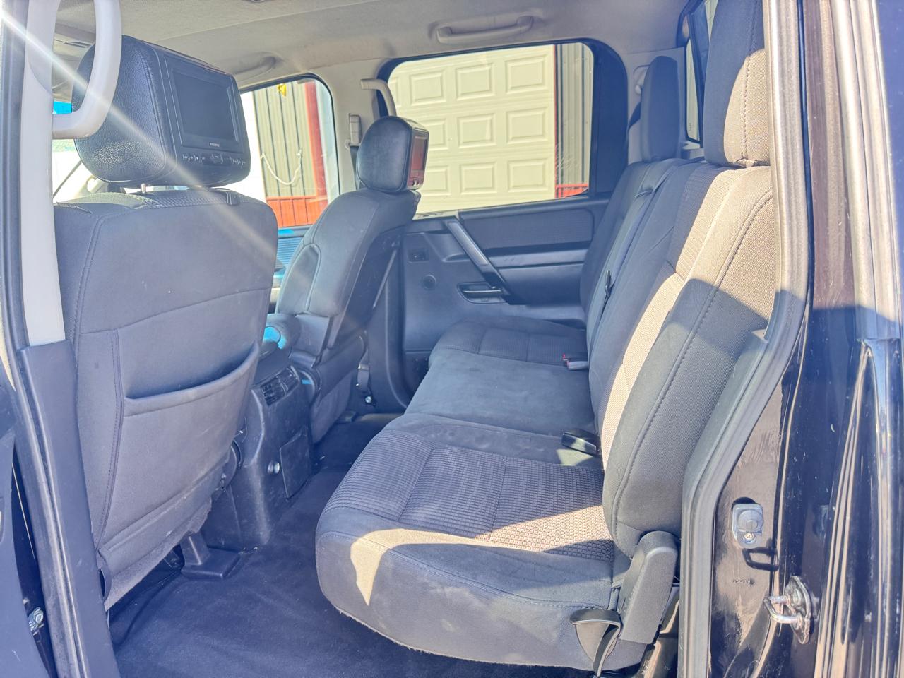 Nissan Titan SV Crew Cab 4WD 2012