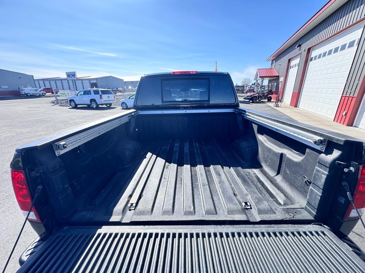 Nissan Titan SV Crew Cab 4WD 2012