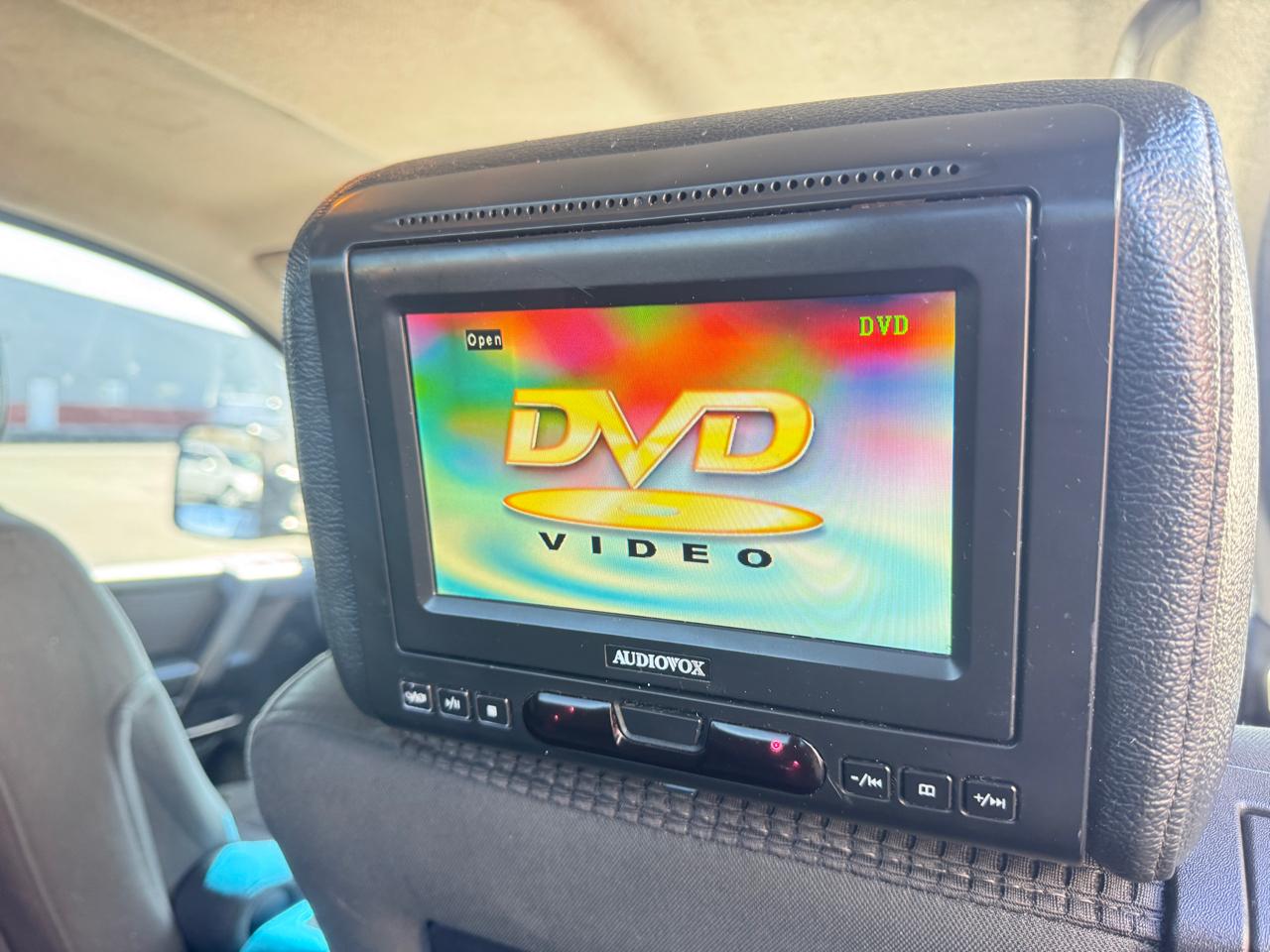 Nissan Titan SV Crew Cab 4WD 2012