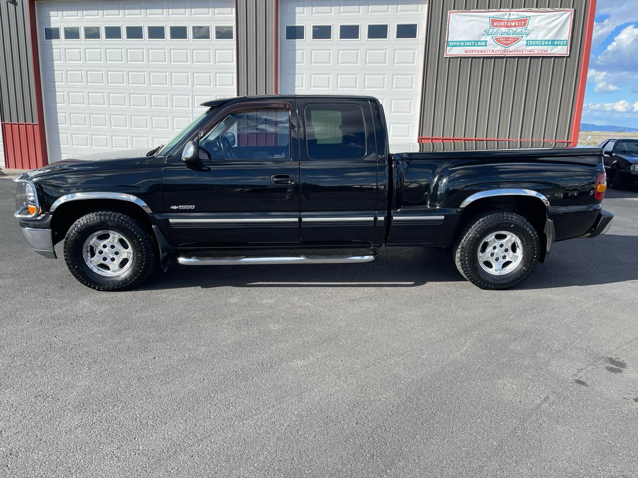Chevrolet Silverado 1500 LT Ext. Cab 4-Door Short Bed 4WD 2000