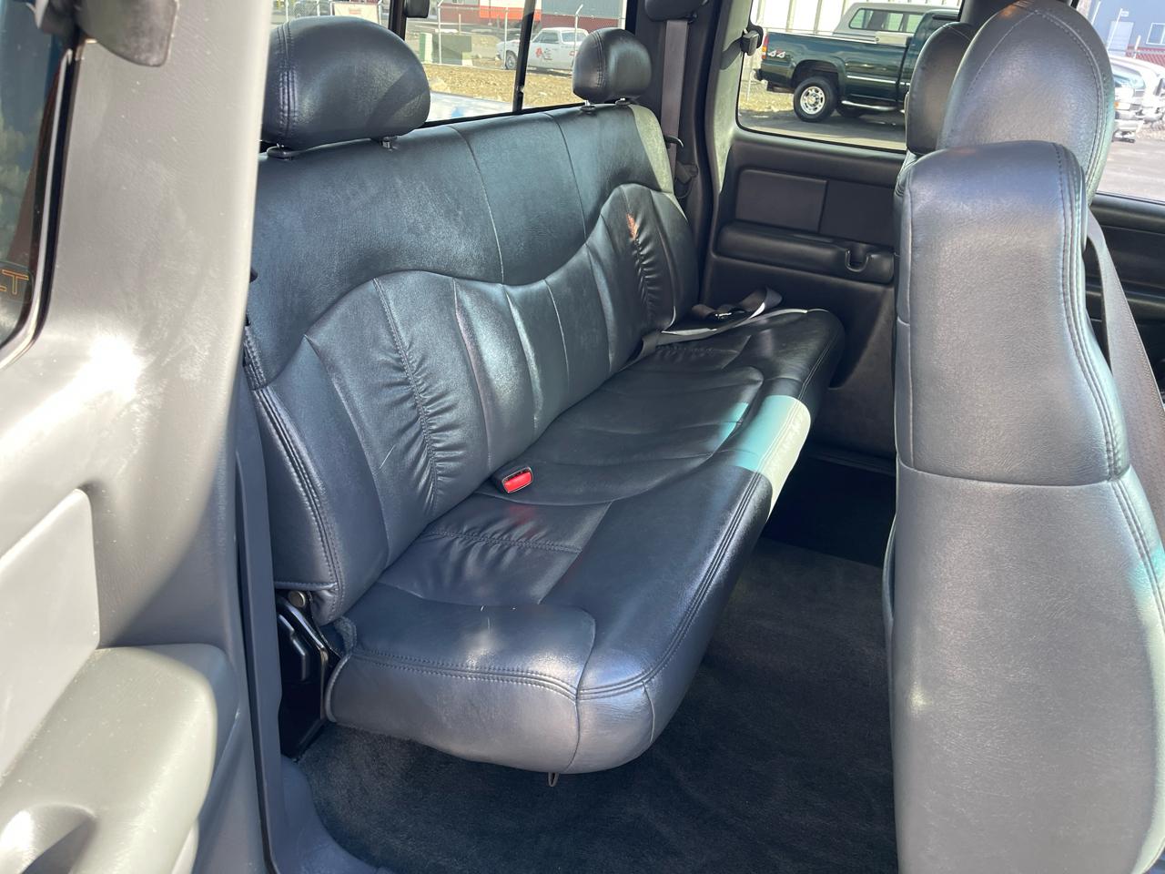 Chevrolet Silverado 1500 LT Ext. Cab 4-Door Short Bed 4WD 2000