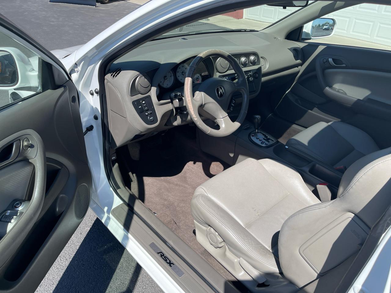 Acura RSX Coupe with 5-speed AT 2006