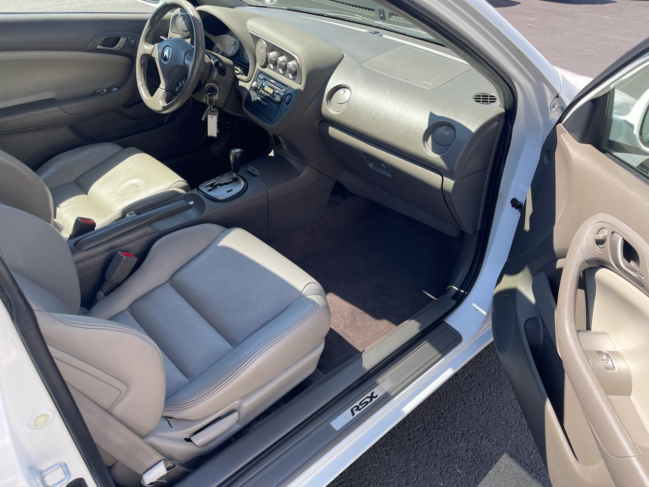 Acura RSX Coupe with 5-speed AT 2006