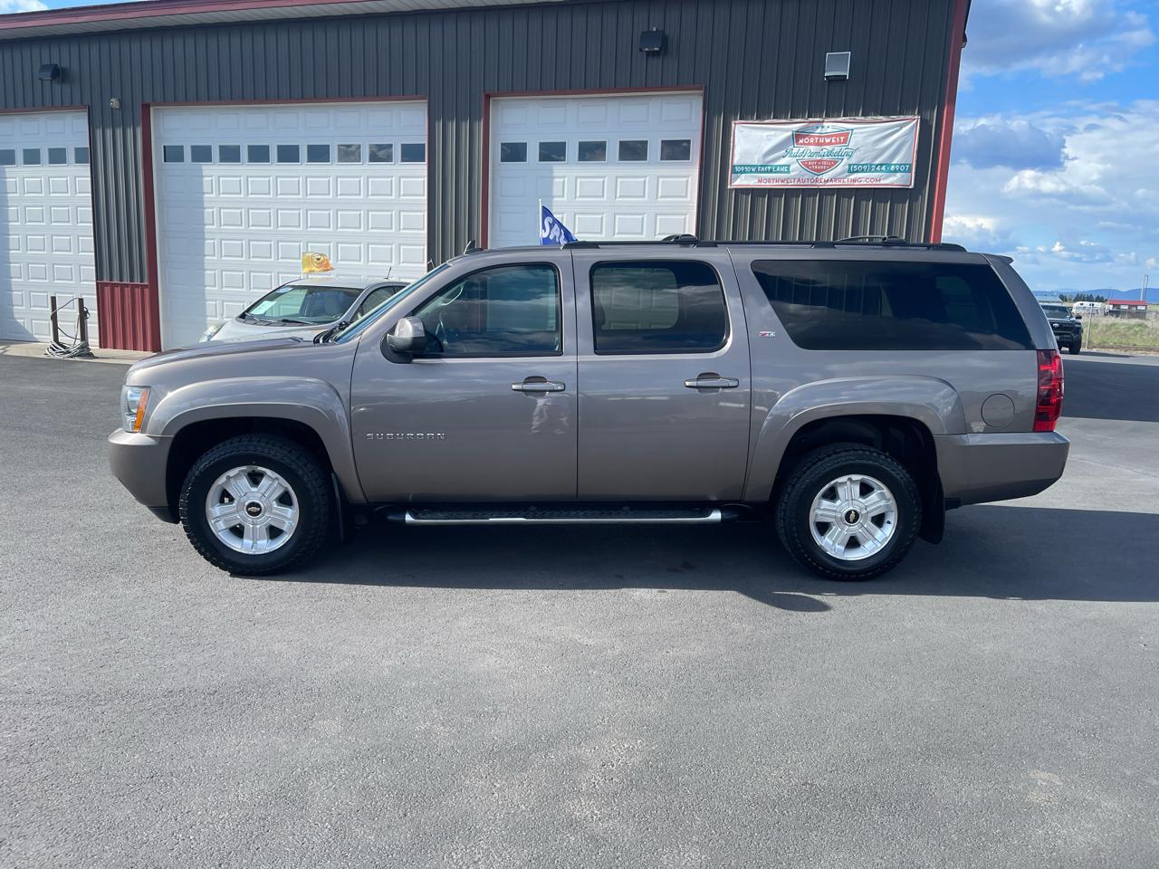 Chevrolet Suburban 1500 Z71 4D SUV 4WD 2013