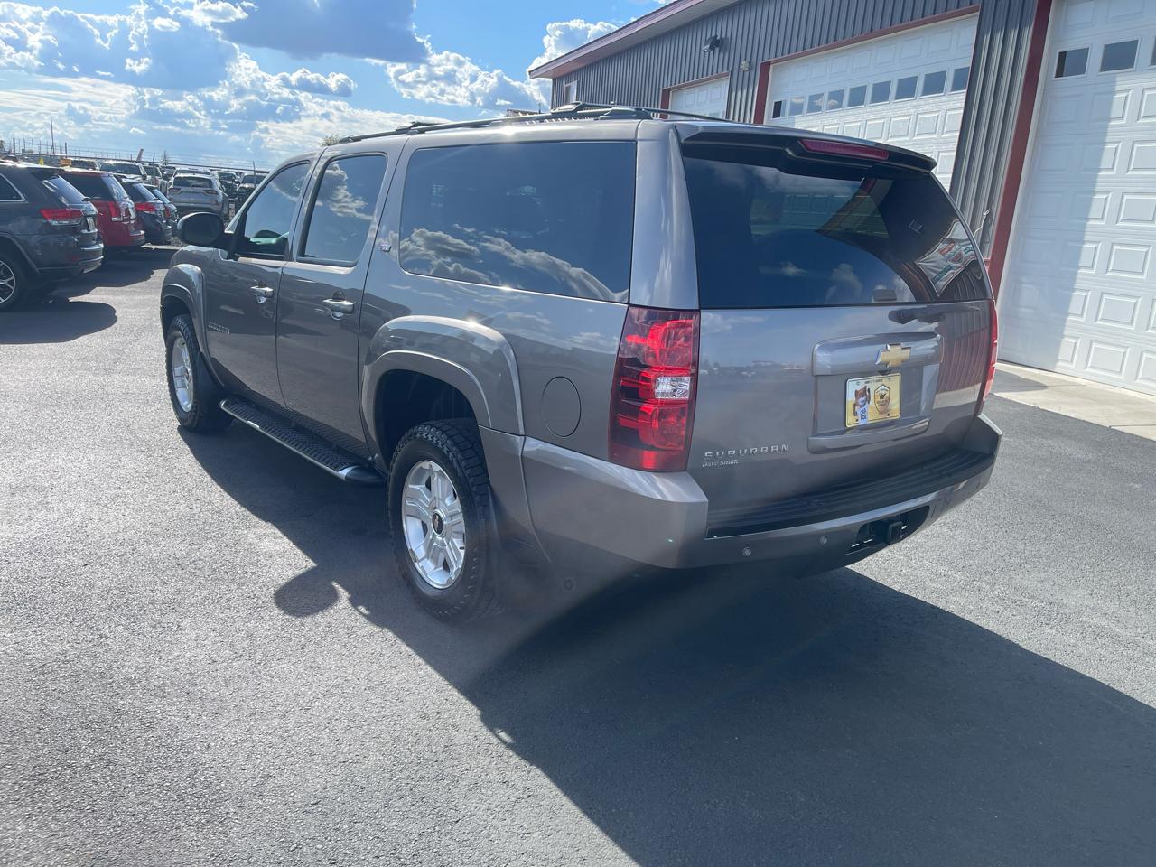 Chevrolet Suburban 1500 Z71 4D SUV 4WD 2013