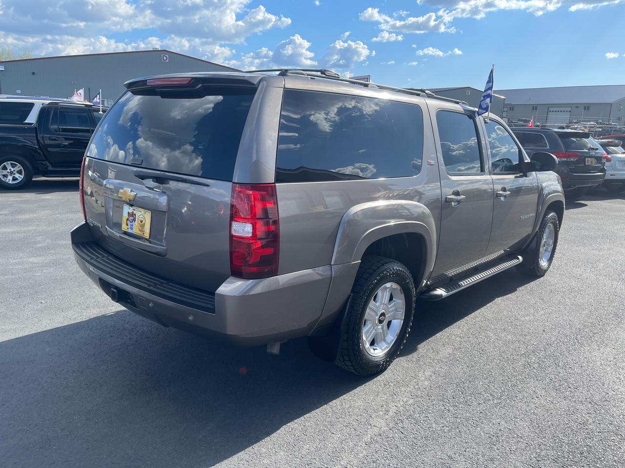 Chevrolet Suburban 1500 Z71 4D SUV 4WD 2013